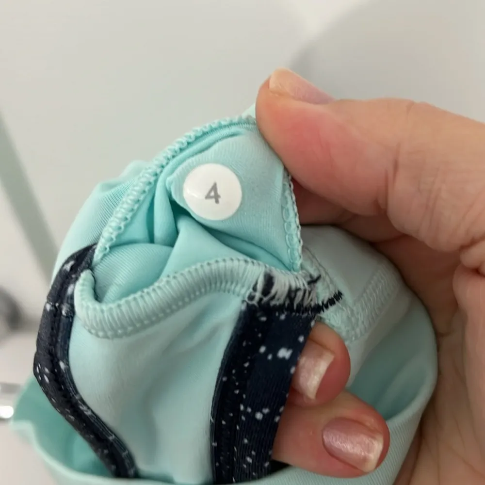 Lululemon Size 4 Turquoise Blue Splendour Racerback Sports Bra - Image 10
