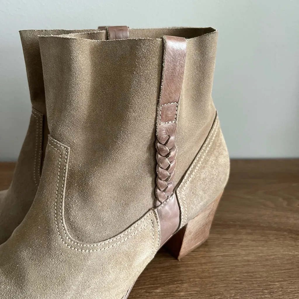 N.D.C. Made by Hand Suede Ankle Boots Beige Sand Western Braided Pull Tab Tan Size 7 - Image 5