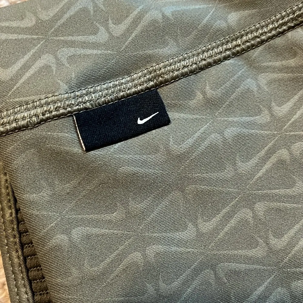 NWT NIKE Olive Green Medium Support Dri-FIT Swoosh Bra Size 2X - Image 10