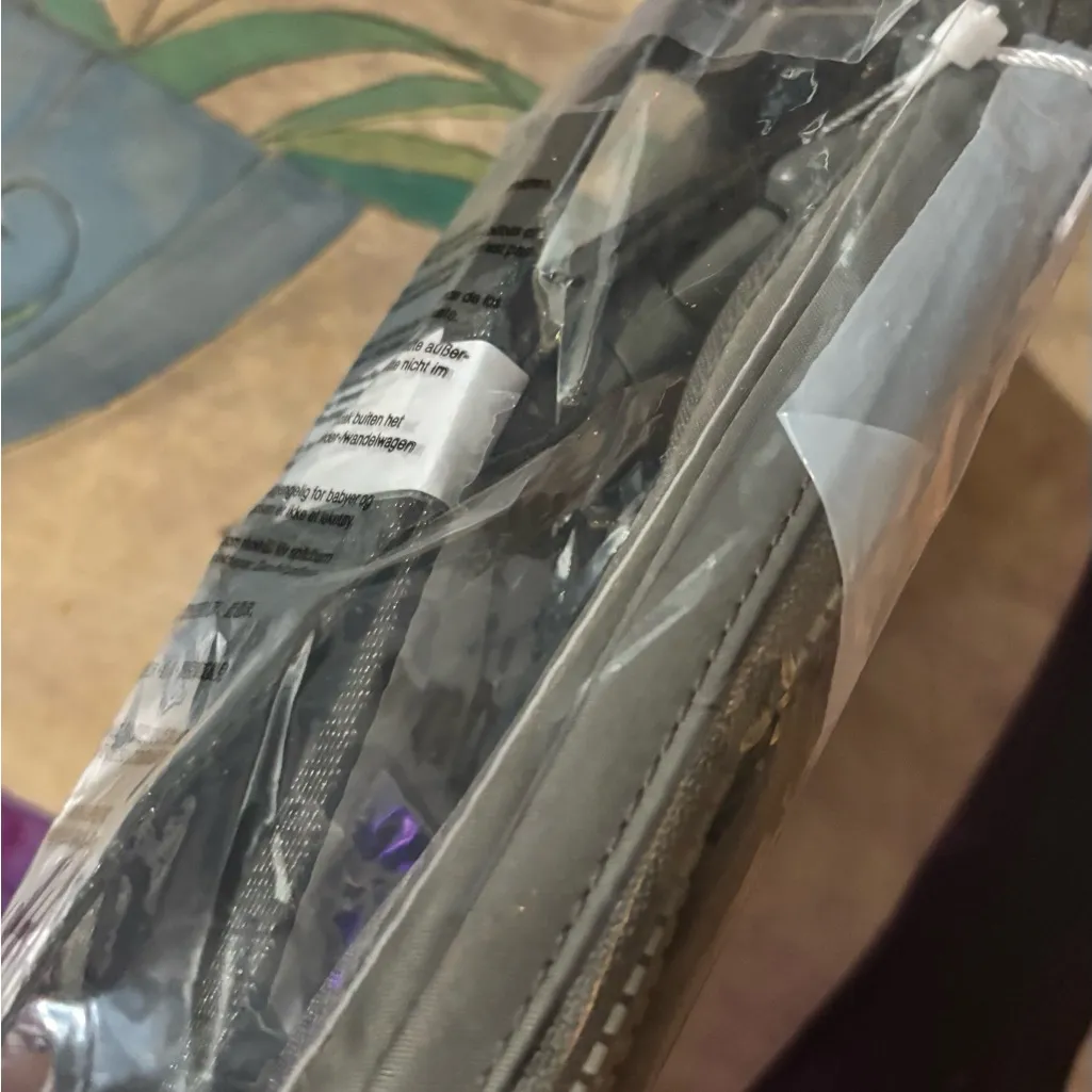 Lululemon Unisex Everywhere Army Green Belt Bag - Image 9