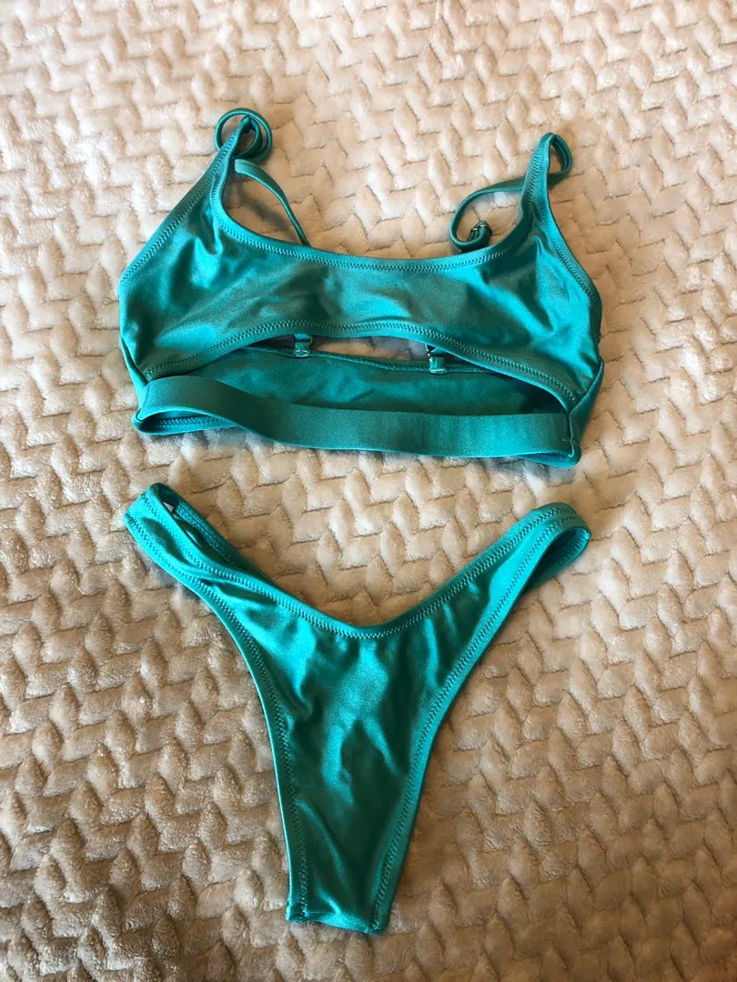 Amazon Green Underboob Bikini - Image 2