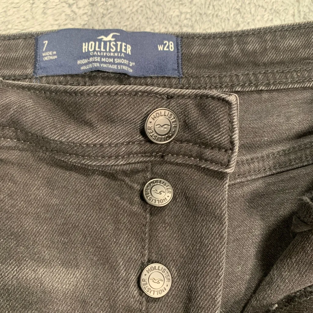 Hollister Women's black Distressed Jean Shorts high rise mom 3” - Image 5