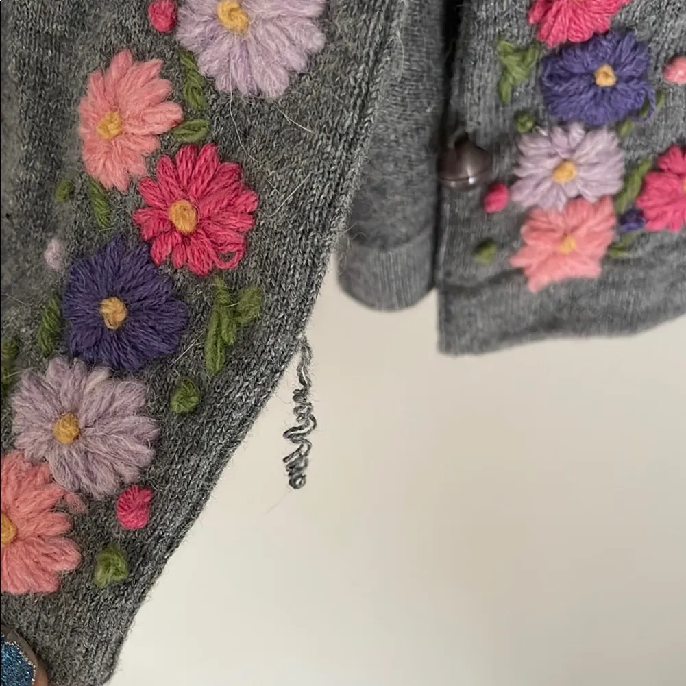 Jones New York Sport Gray Cardigan with Floral Embroidery - Image 8