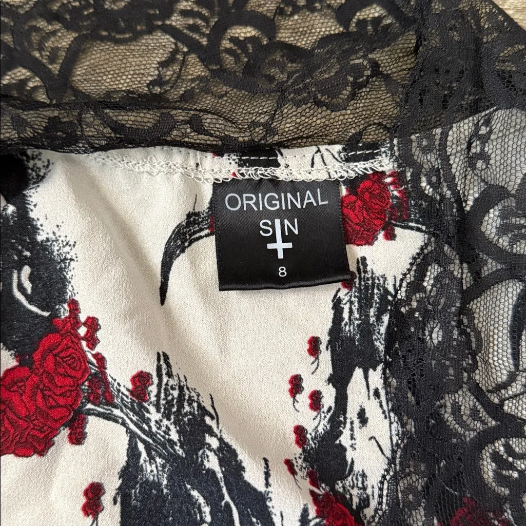 LF  Goth Lace Shawl Size 8/M - Image 2