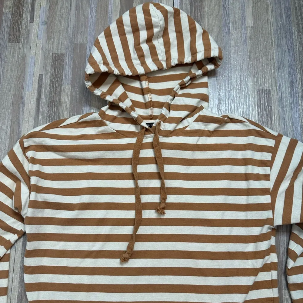 Cropped Hoodie from Forever 21, Size Large - Image 3