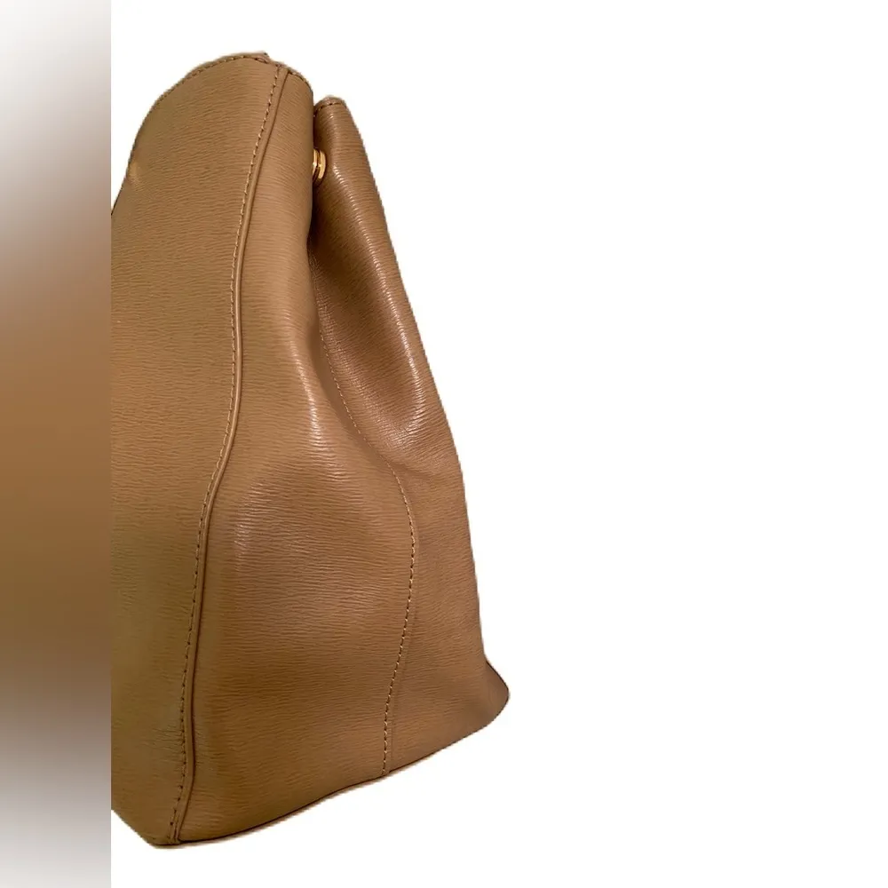 Lauren Ralph Lauren Leather Newbury Tan Tote Bag. - Image 6