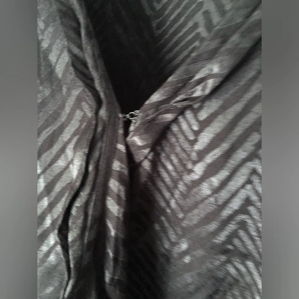 White House black market jacquard surplice Blouse top, size XS - Image 5