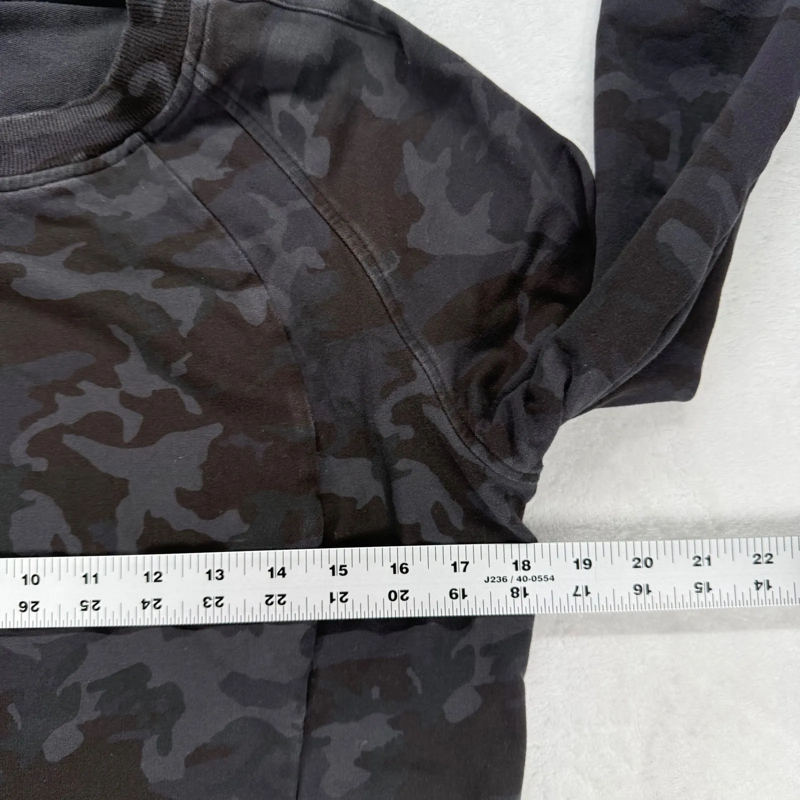 Lululemon Scuba Crew Incognito Camo Pullover‎ Sweatshirt Athleisure Top Size 6 - Image 2