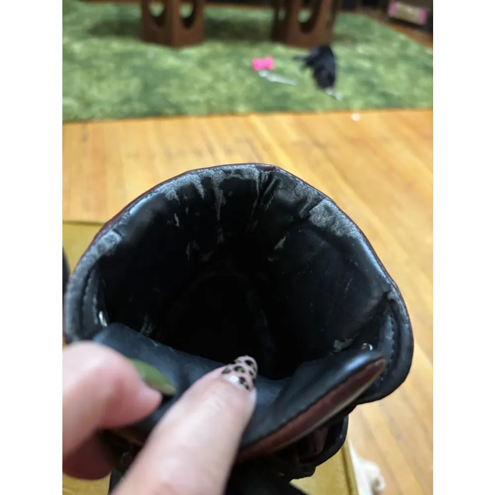 Women's  Boots Size 10.5 Black/ Burgundy - Image 5