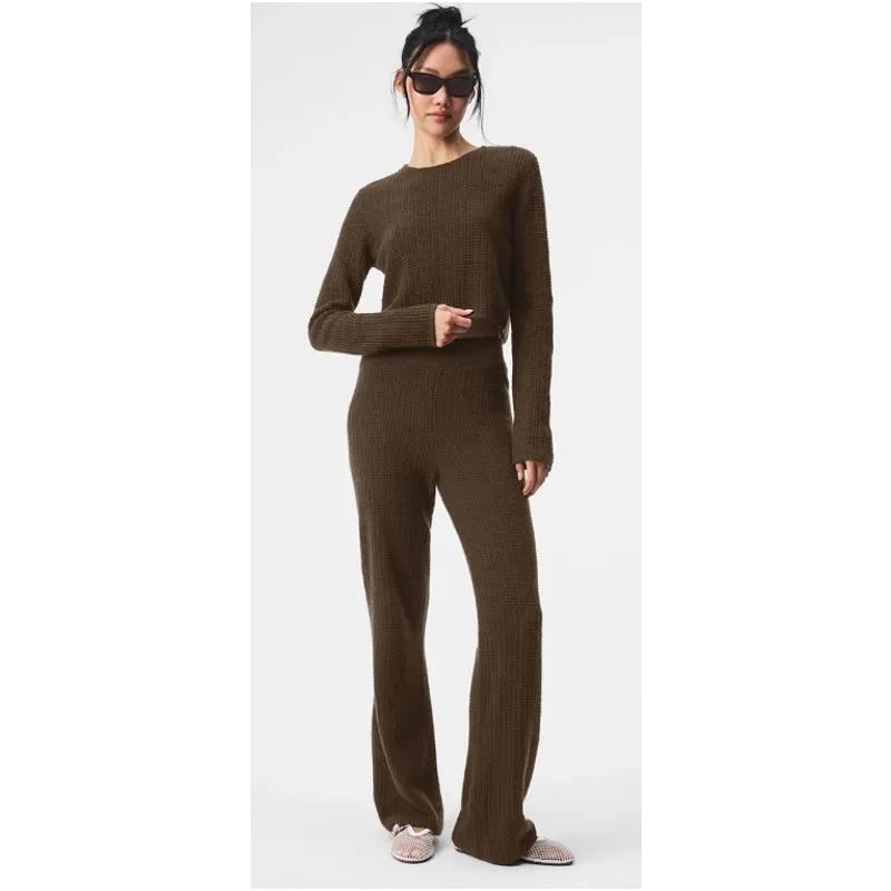 ALO SET Cashmere Plush Waffle Long Sleeve & High-Waist Plush Waffle Pant - Image 3