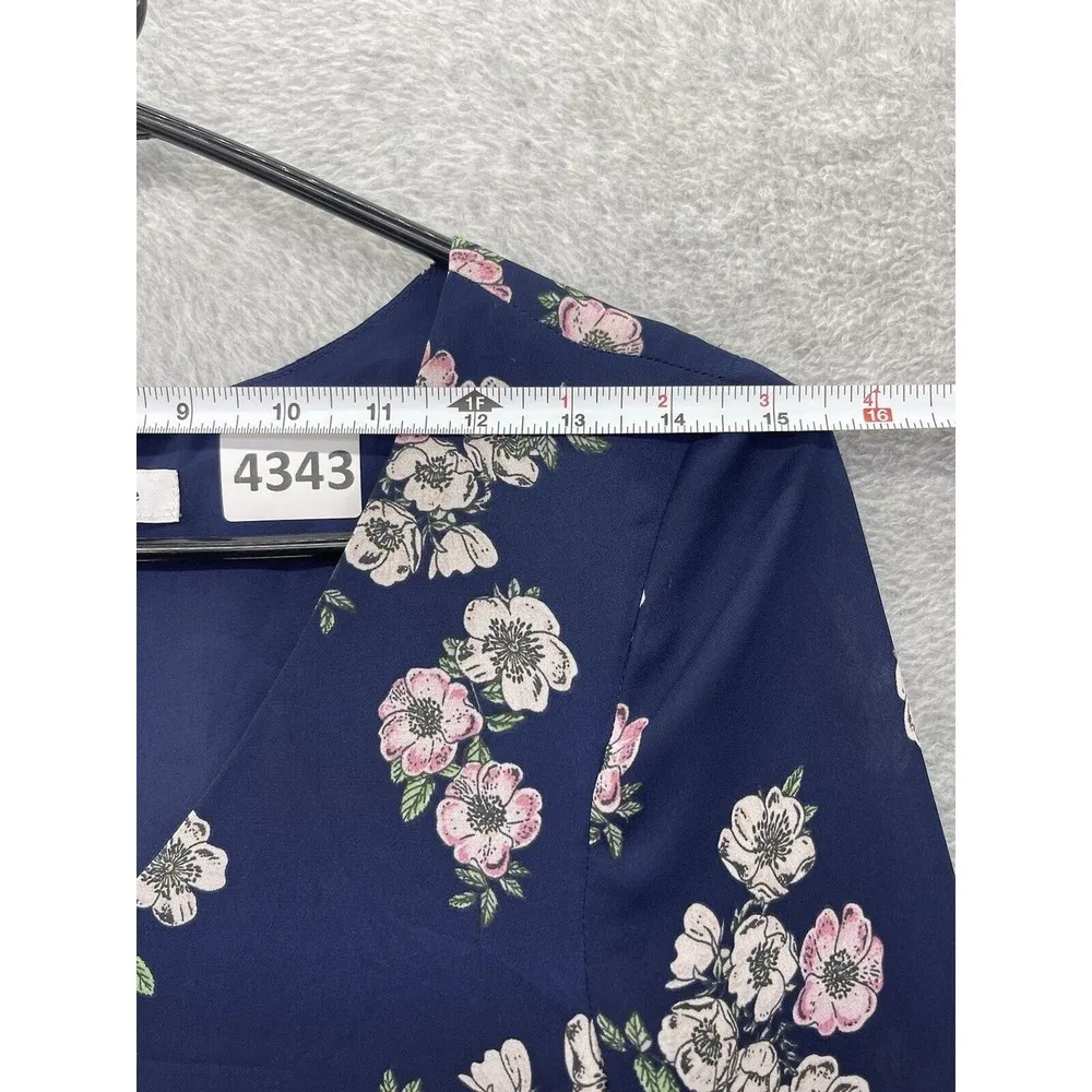 Cupcakes & Cashmere Women's Blouse Blue Floral Size XS Bell Sleeve V Neck - Image 9