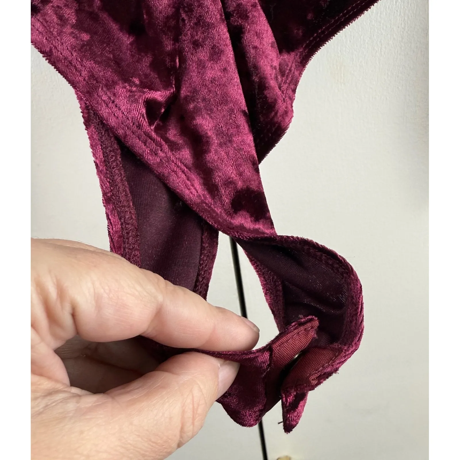 TOBI Velvet Deep V-Neck Twist Front Long Sleeve Bodysuit Burgundy Small - Image 3