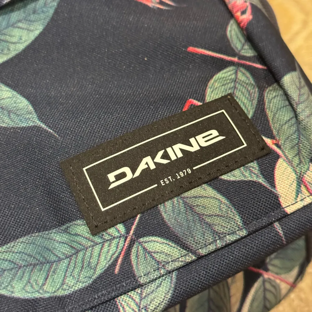 NWOT Dakine Essentials 22L Floral Pattern Backpack - Image 2