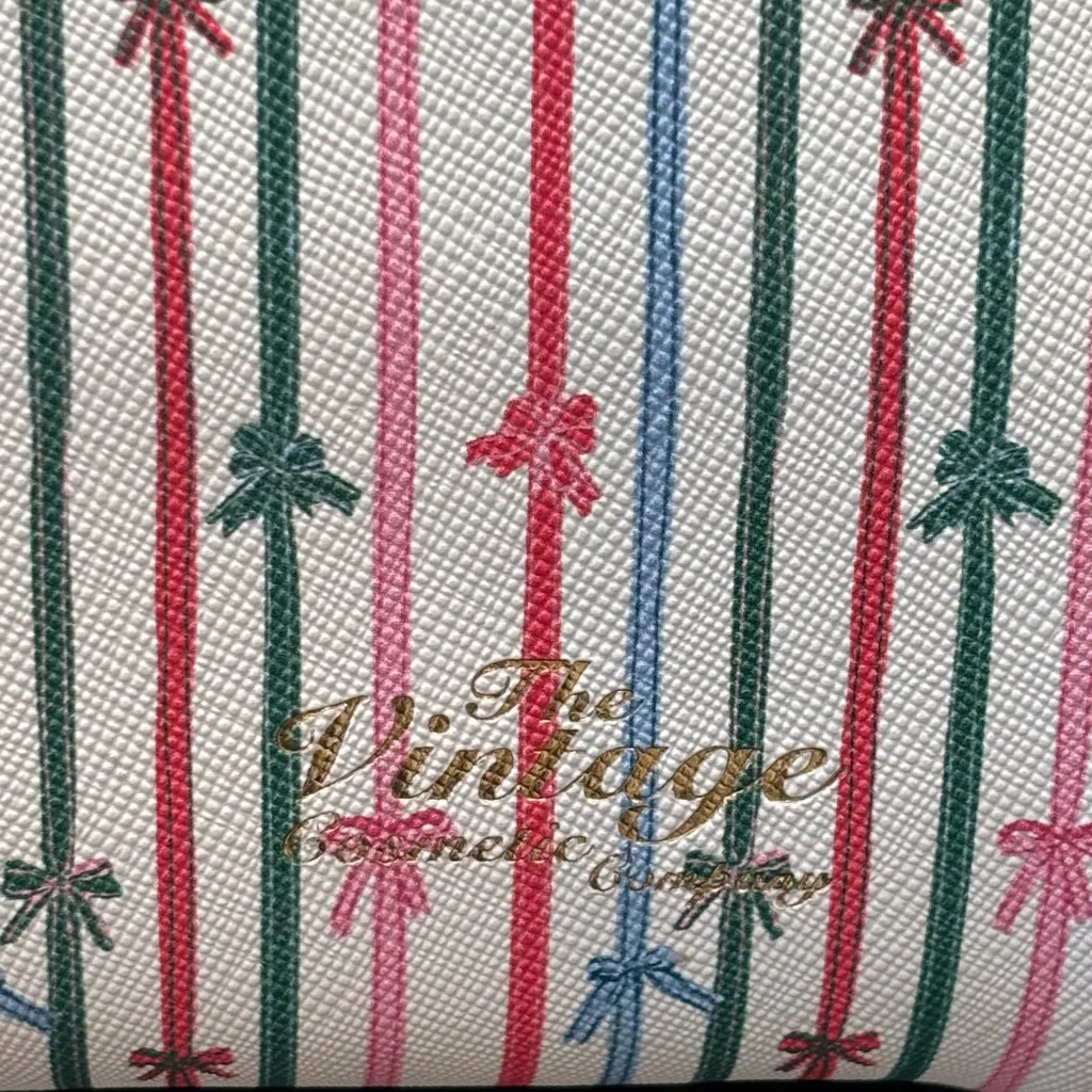 The Vintage brand LOVE Toiletry Bag and makeup cosmetics case set of 2 - Image 9