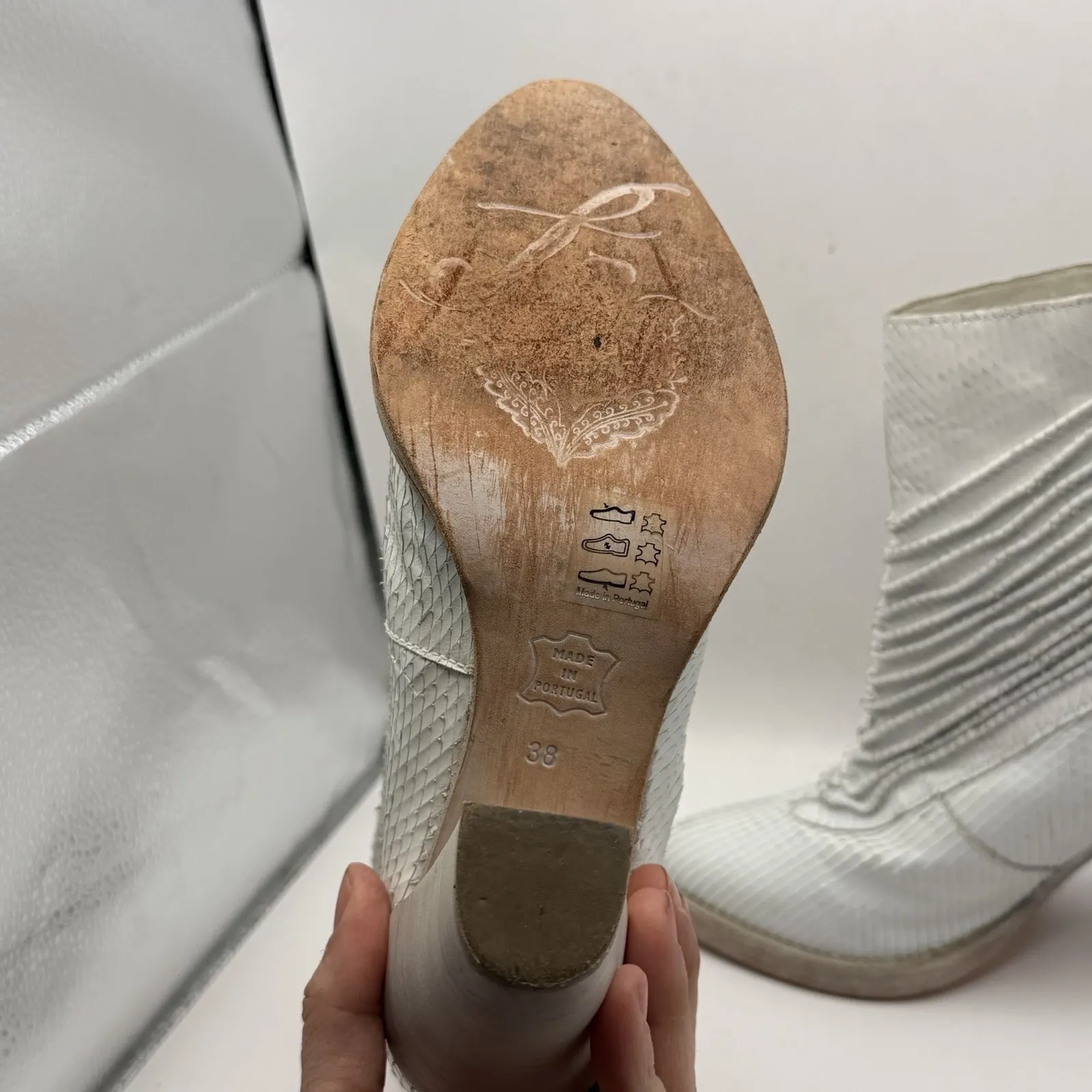 Free People Woman's Sz 7.5 White "Barleda"  Snake Skin Leather Ankle Boots EU 38 - Image 7