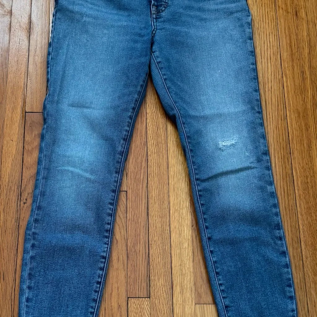 Everlane High Rise Skinny Jeans in Blue medium wash, size 26 ankle distressed - Image 7