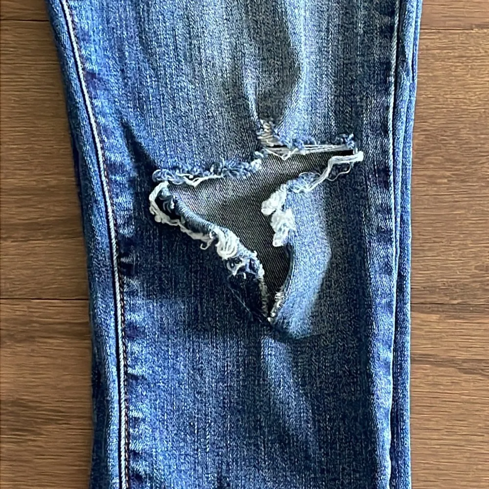 STS Blue Medium Wash Distressed Skinny Jeans - Size 25 - Image 5