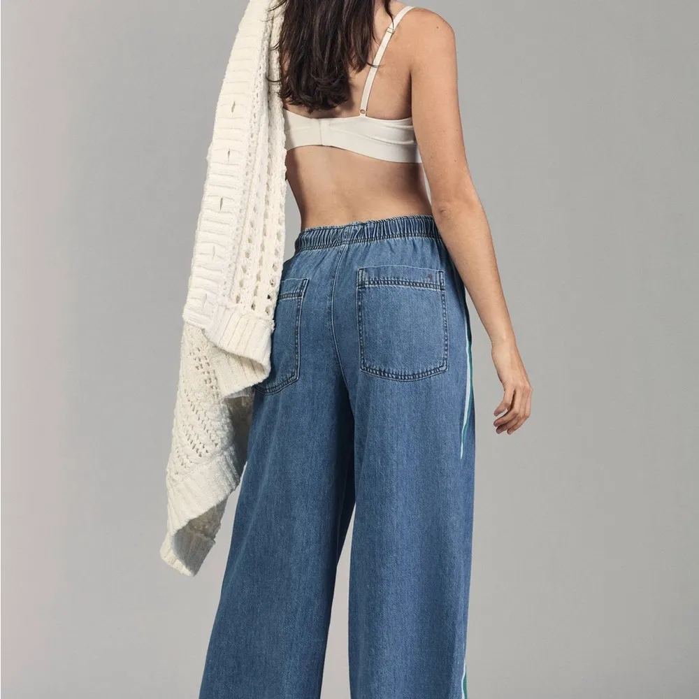 Pilcro The Surfer Pull-On Wide Leg Jeans Blue Denim Size L — Elastic Waist - Image 2