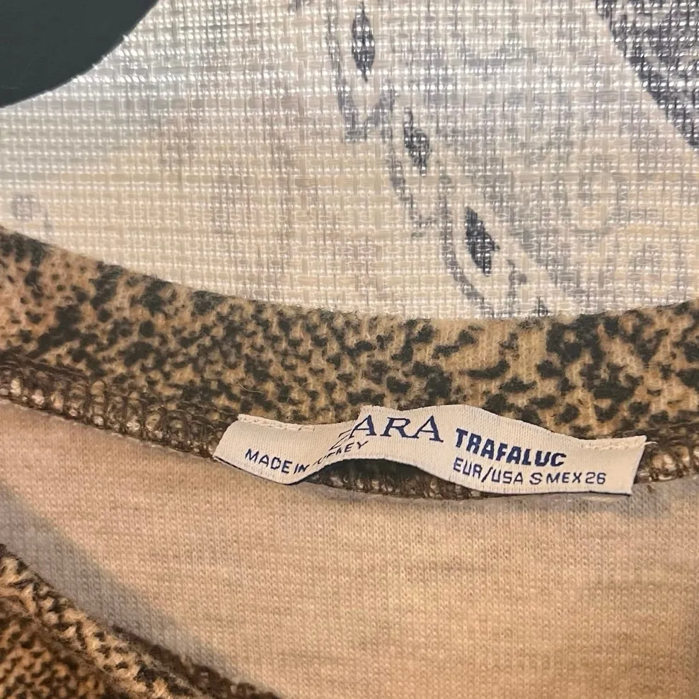 Zara Neutral Snakeskin Crop Top‎ Size Small - Image 5