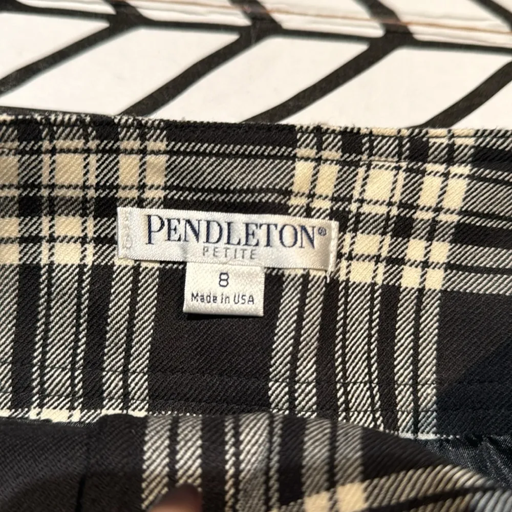 Pendleton black and white plaid button front 100% virgin wool skirt size 8 - Image 2