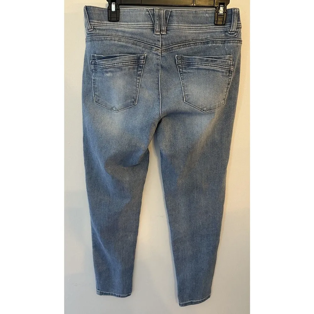 Democracy Women's Ab Technology Skinny Jeans Lightwash Size 8 Stretch Distressed - Image 2