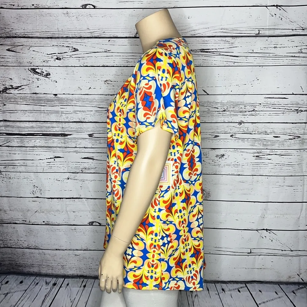 LuLaRoe NWT Size 3XL Yellow Geometric Classic T Knit Top Shirt - Image 2
