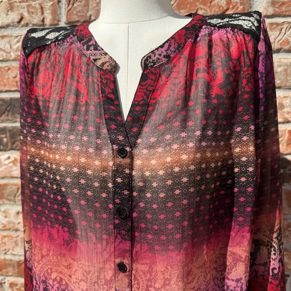 Figuroa & Flower long sleeved ombré semisheer abstract patterned top / L / EUC Red Size L - Image 5