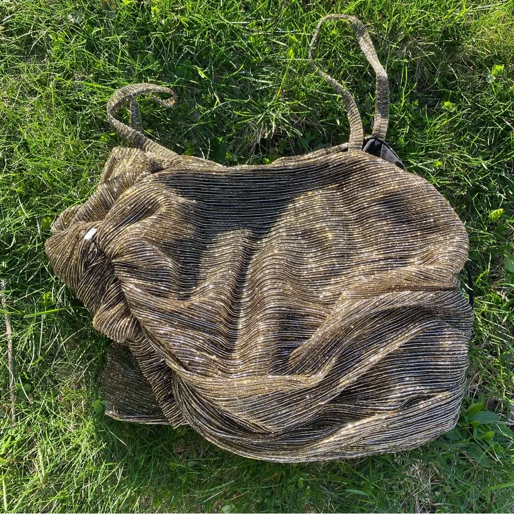 ZARA Gold Silver lurex Metallic Sleeveless Short Crop Top w/Ruffle Front Sz L - Image 12