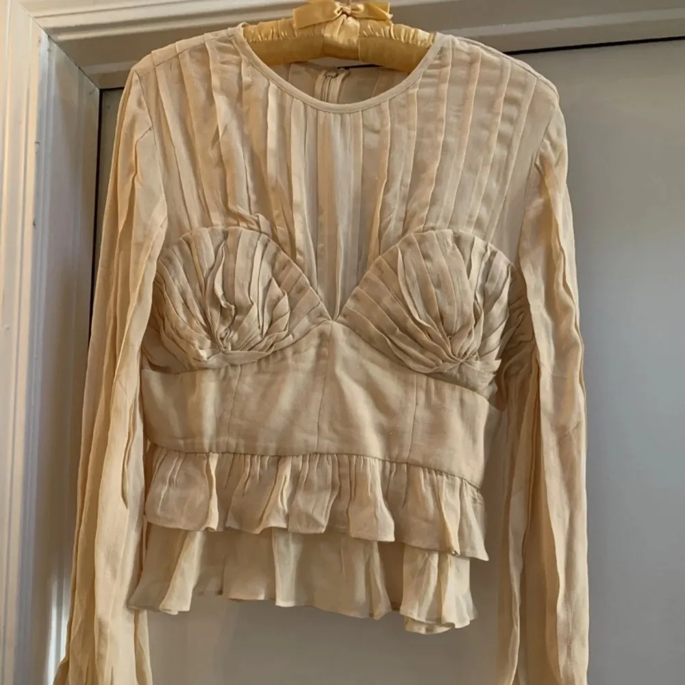 Farm Rio Beige Pleated Bust Peplum Top Blouse XL New NWT Long Sleeve GORGEOUS - Image 8