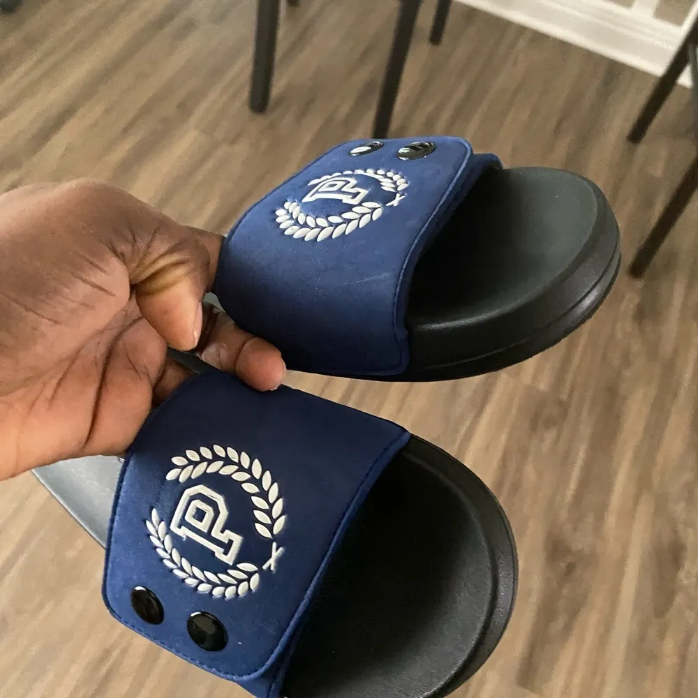 Almost new Victoria Secret PINK Flip Flop. - Image 7