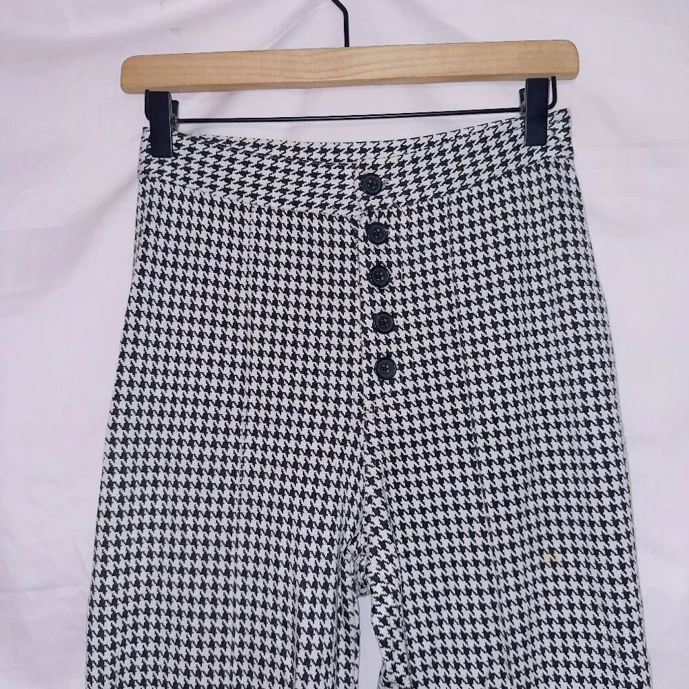 Amuse Society  Black White Houndstooth Button Front Flare Leg Ankle Crop Pants - Image 3
