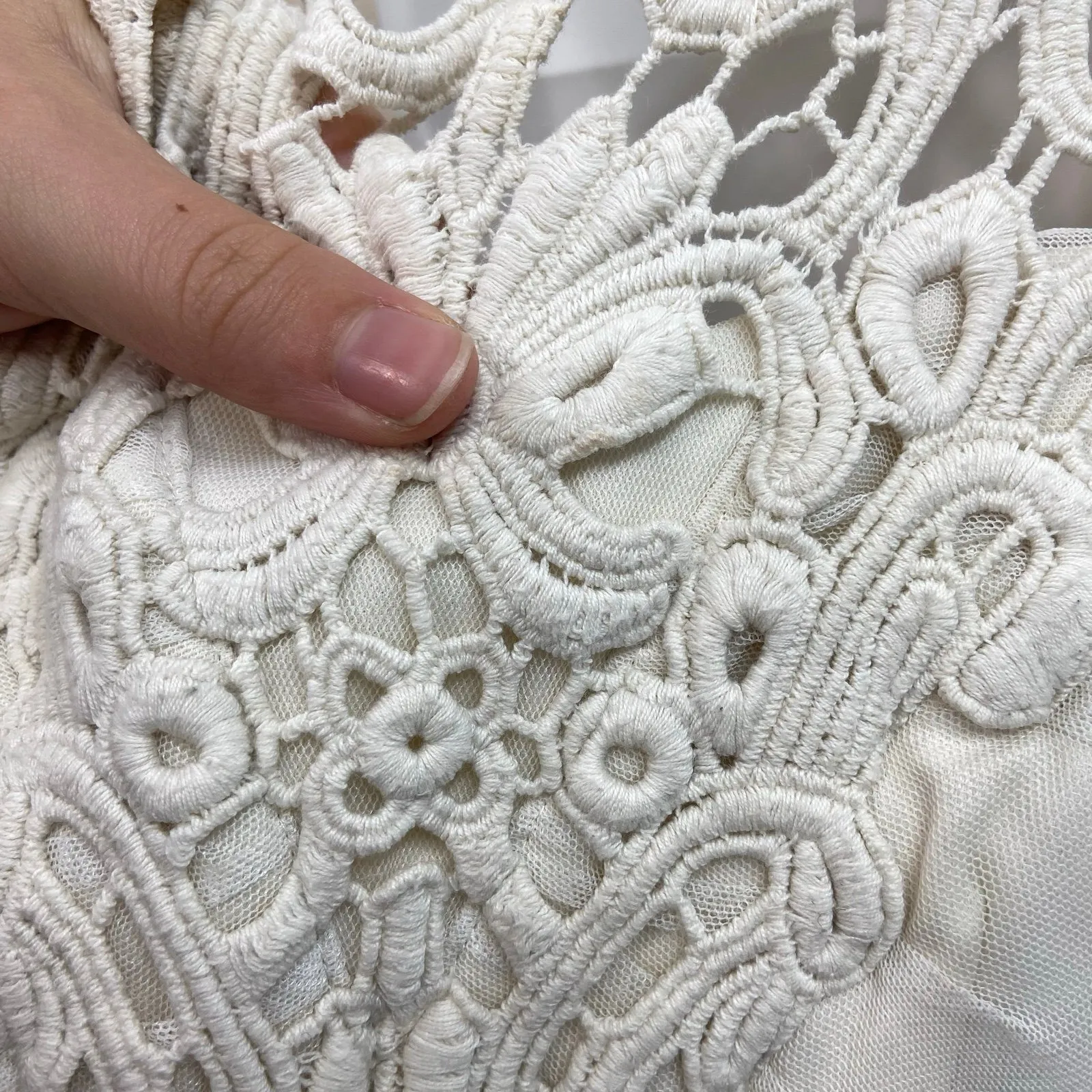 Boston Proper women's ivory lace crocheted high neck loose floral blouse tank XS - Image 4