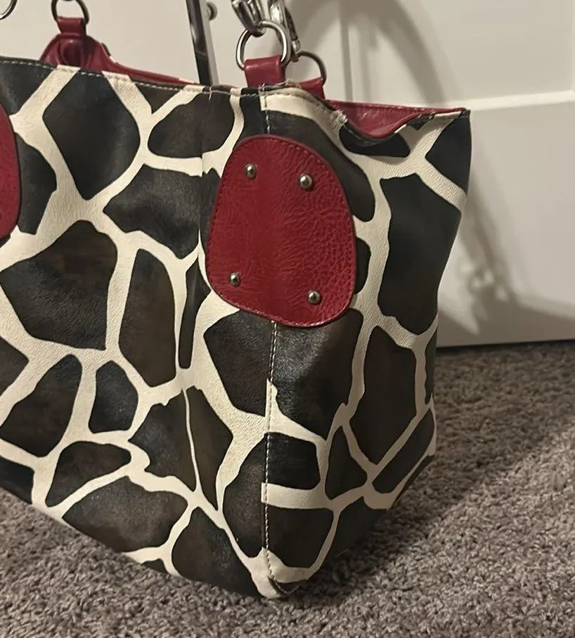 Giraffe Print large hobo bag - Image 3