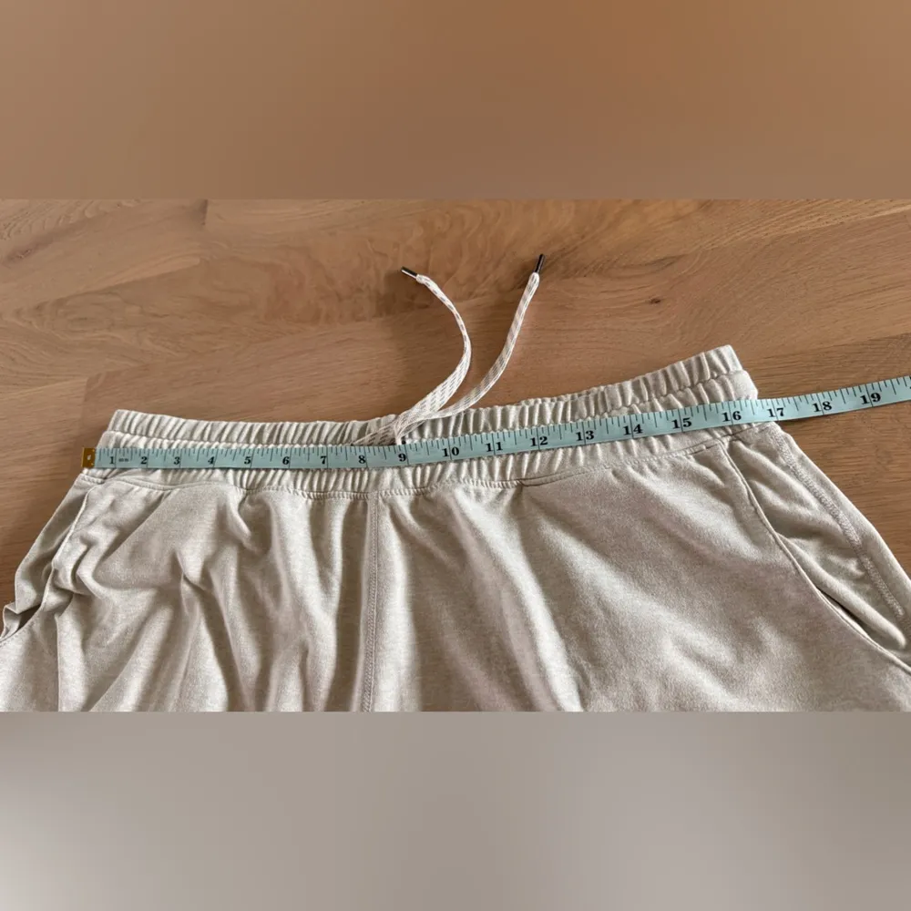 Vuori women’s performance jogger ecru heather size X-Large - Image 6