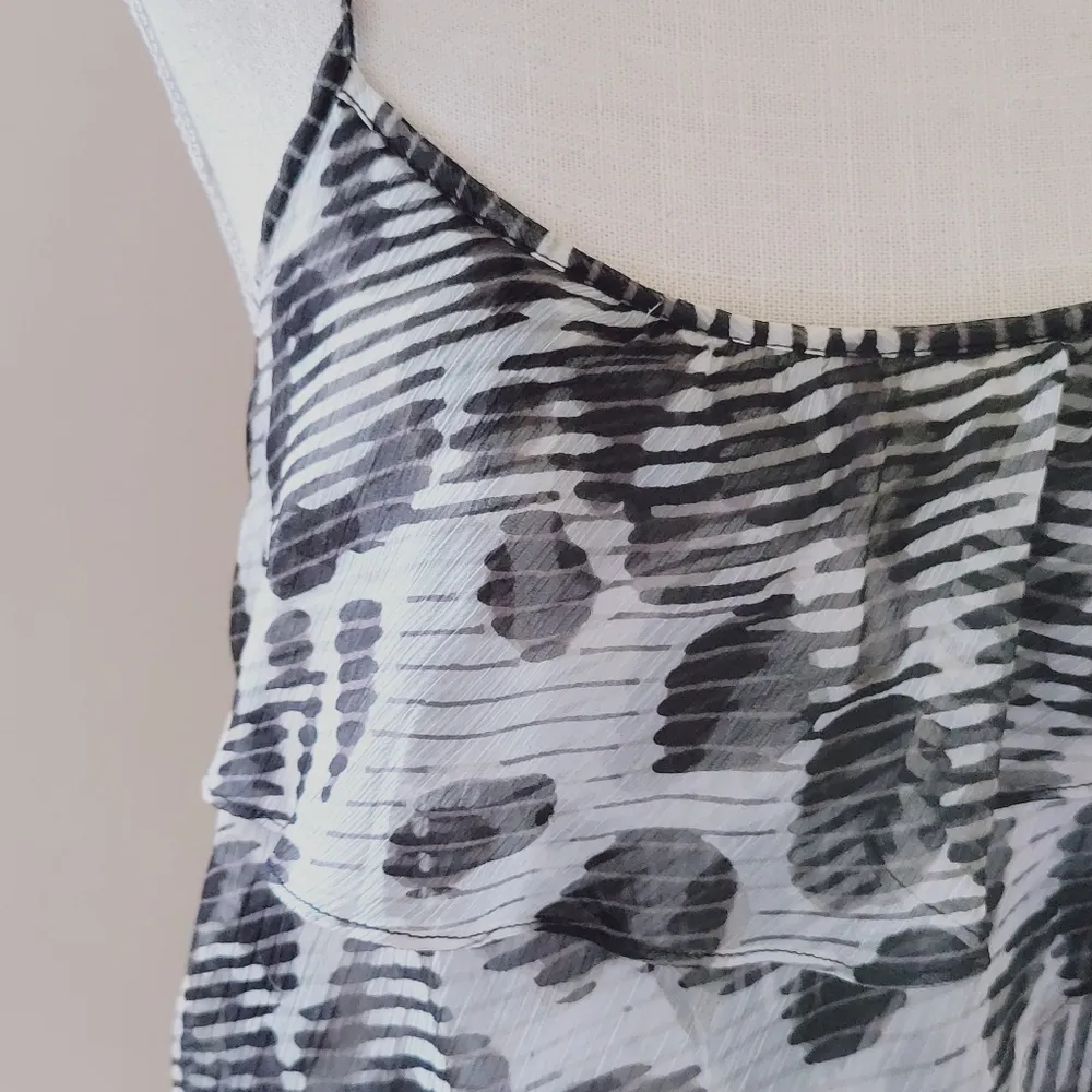 NY&CO abstract leopard ruffle tank size medium - Image 2