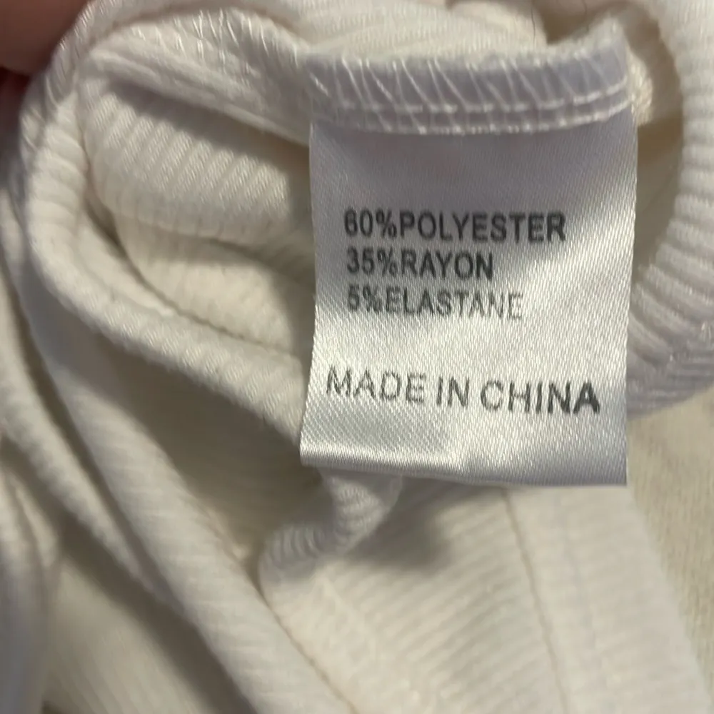 size 4 long sleeve tie crop top - Image 4