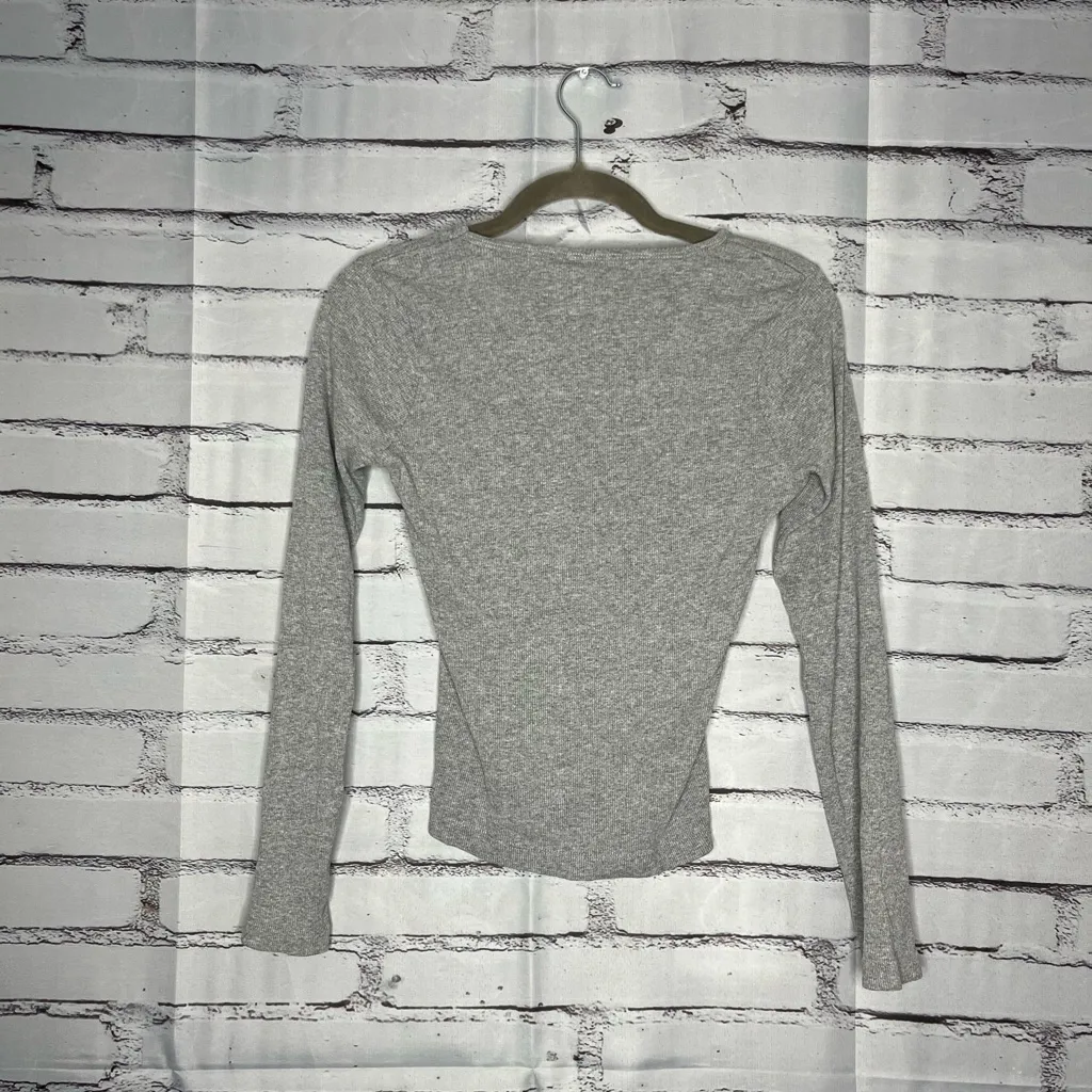 Newport News Vintage Y2K Gray Fitted Long Sleeve Ribbed Top V-Neck Shirt Size M - Image 10