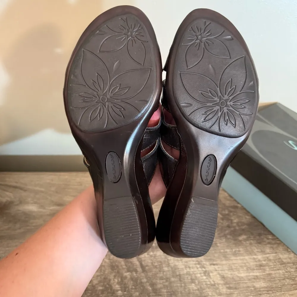 Solos Avalon Slip On Wedge Sandals Shoes Leather Upper Size 8W Dark Brown Patent - Image 7