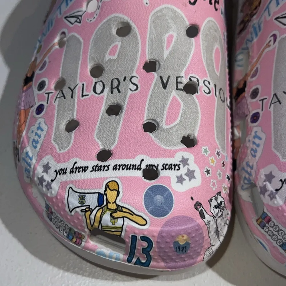Taylor Swift Women’s Pink Graphic Slippers Hipposfashion size 41 - Image 10