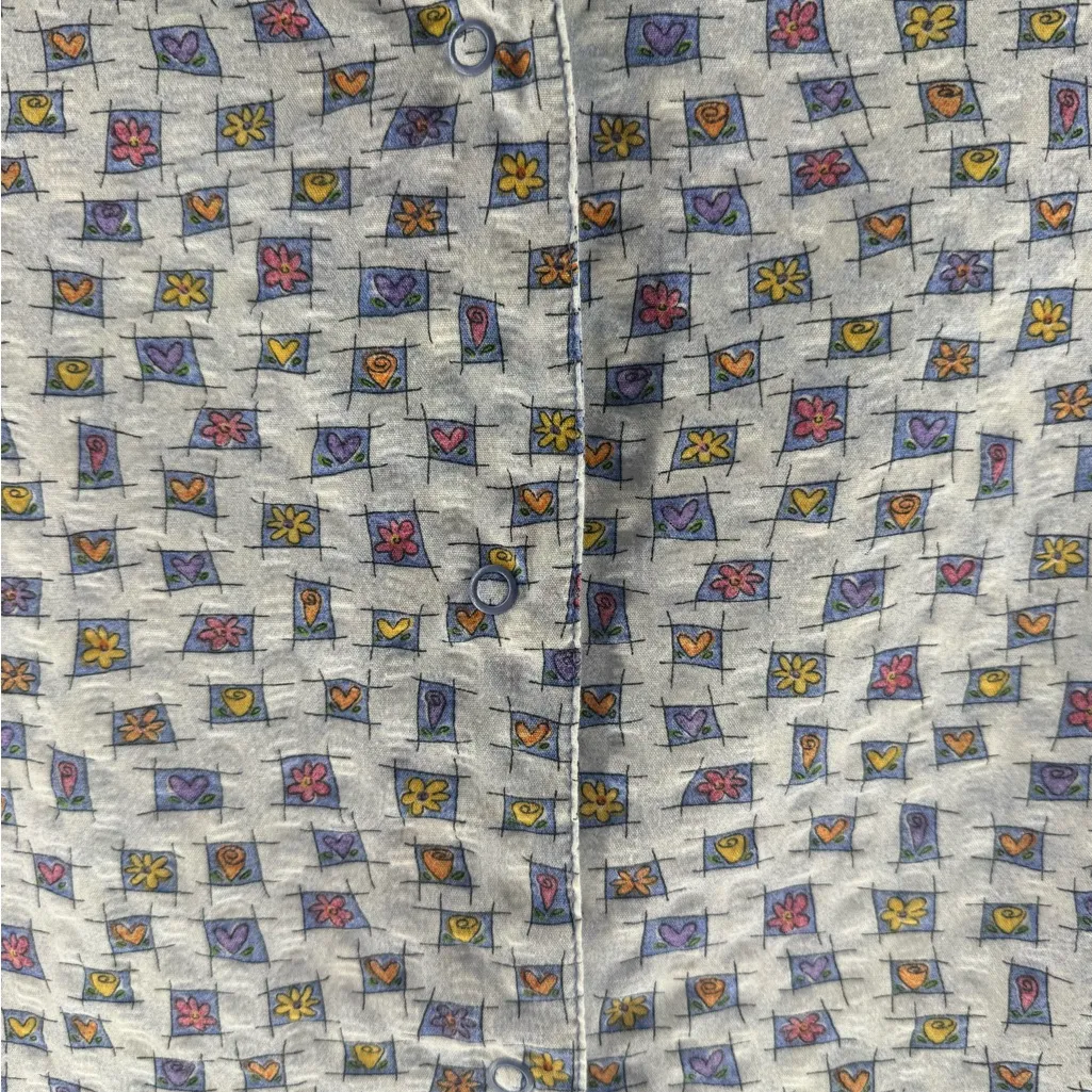 Vintage SB Fashion Scrubs Snap Scrub Top Light Blue Flower Heart Size Small EUC - Image 4
