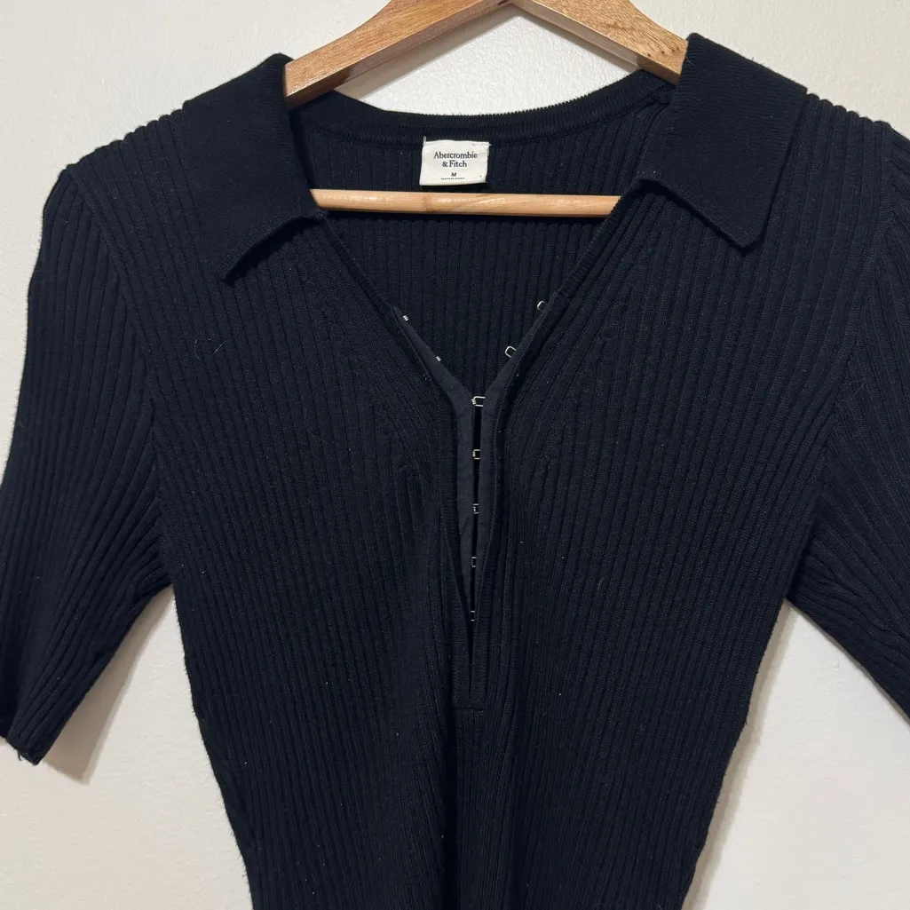 Abercrombie & Fitch Knit Ribbed Hook-and-Eye Short-Sleeve Bodysuit Size Medium - Image 4