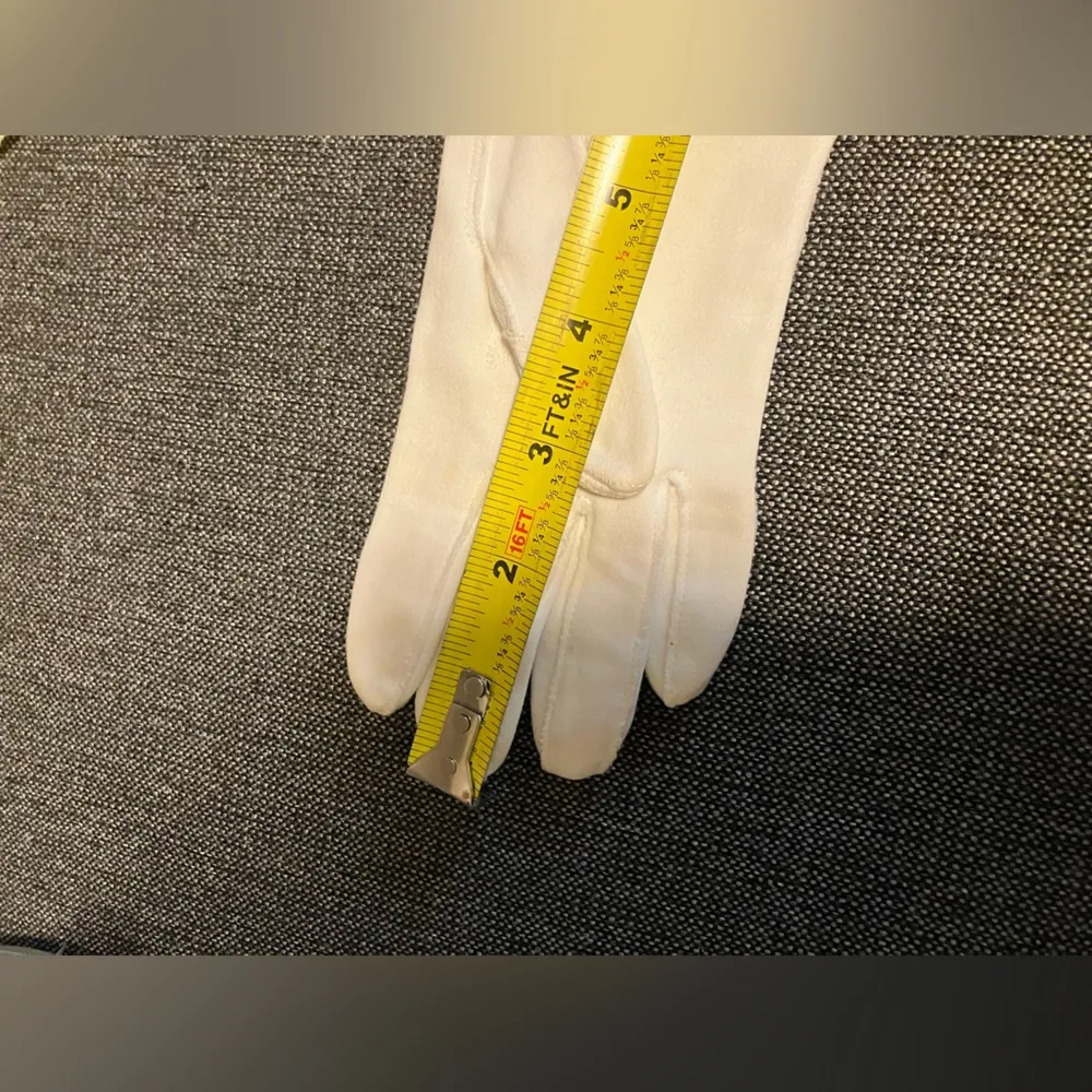 1950s White Shirred Gloves, Size S Black - Image 15