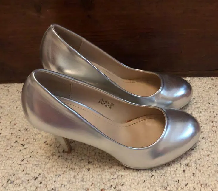 Silver Heels Size 7.5 - Image 5