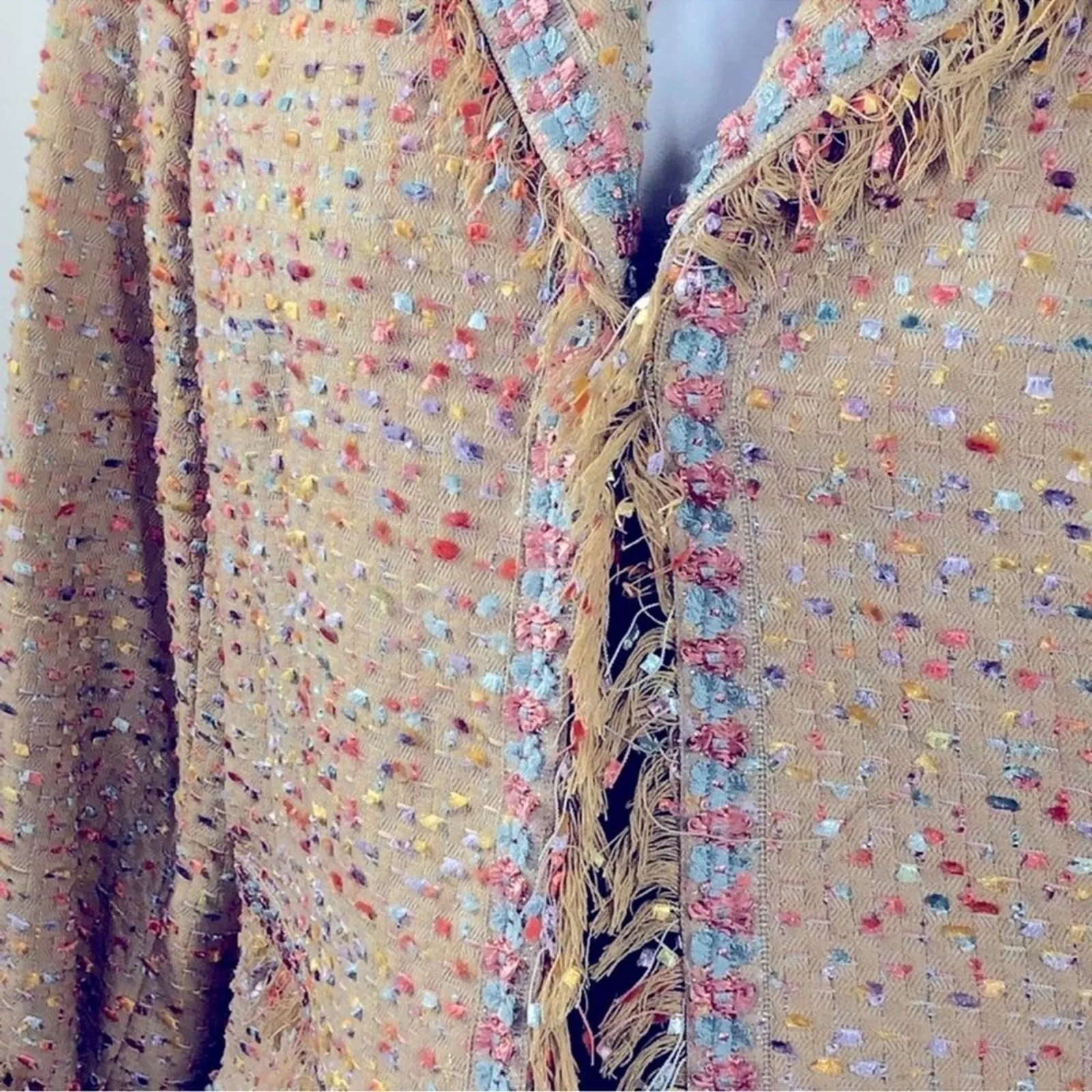Bergamo Studio Tan Boucle Tweed Fringe Blazer Size Medium - Image 9