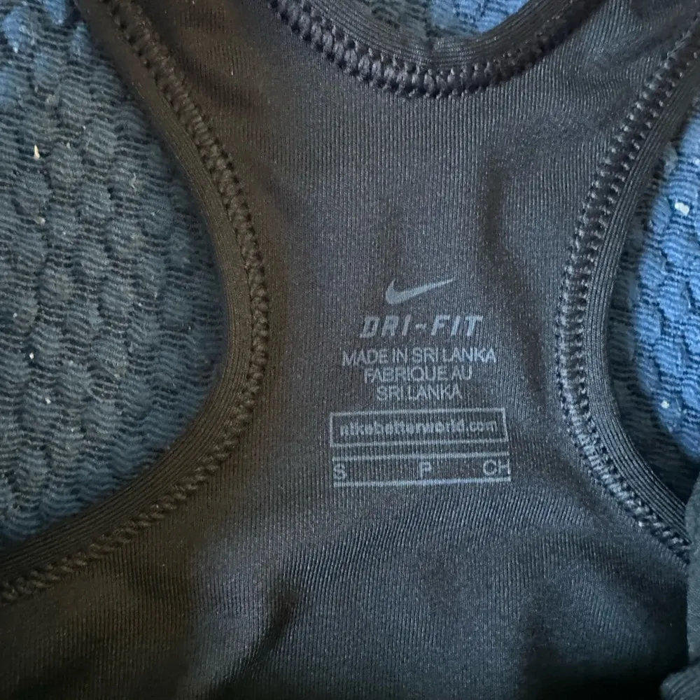 Nike Women's Black and neon green snake logo print sport bra size Small - Image 3