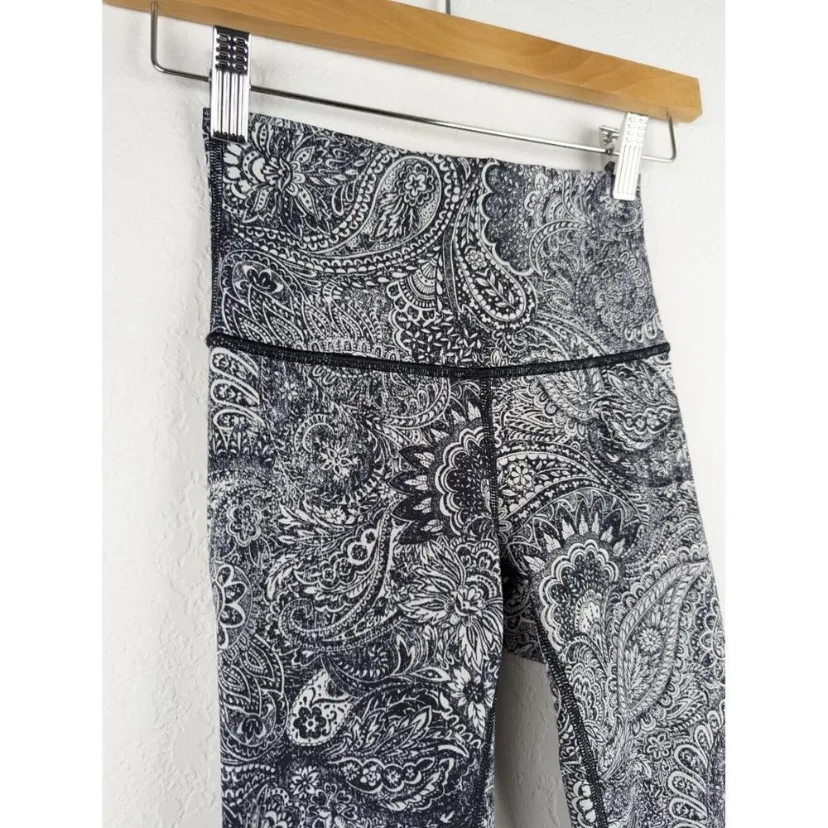 $98 Lululemon High Times Pant leggings in Antique Paisley White Black size 2 - Image 6