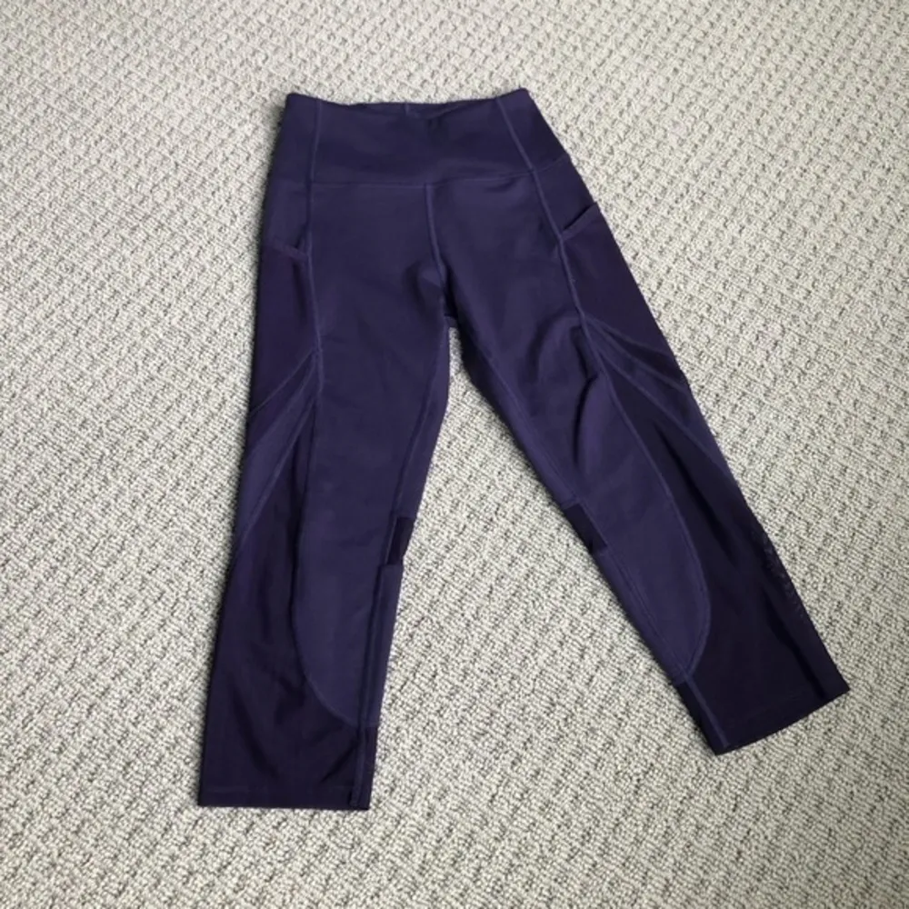 Women dark purple leggings size small… - Image 4