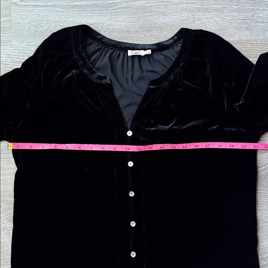 Faherty Naomi or Genevieve Stretch Silk Velvet Top Medium - Image 7