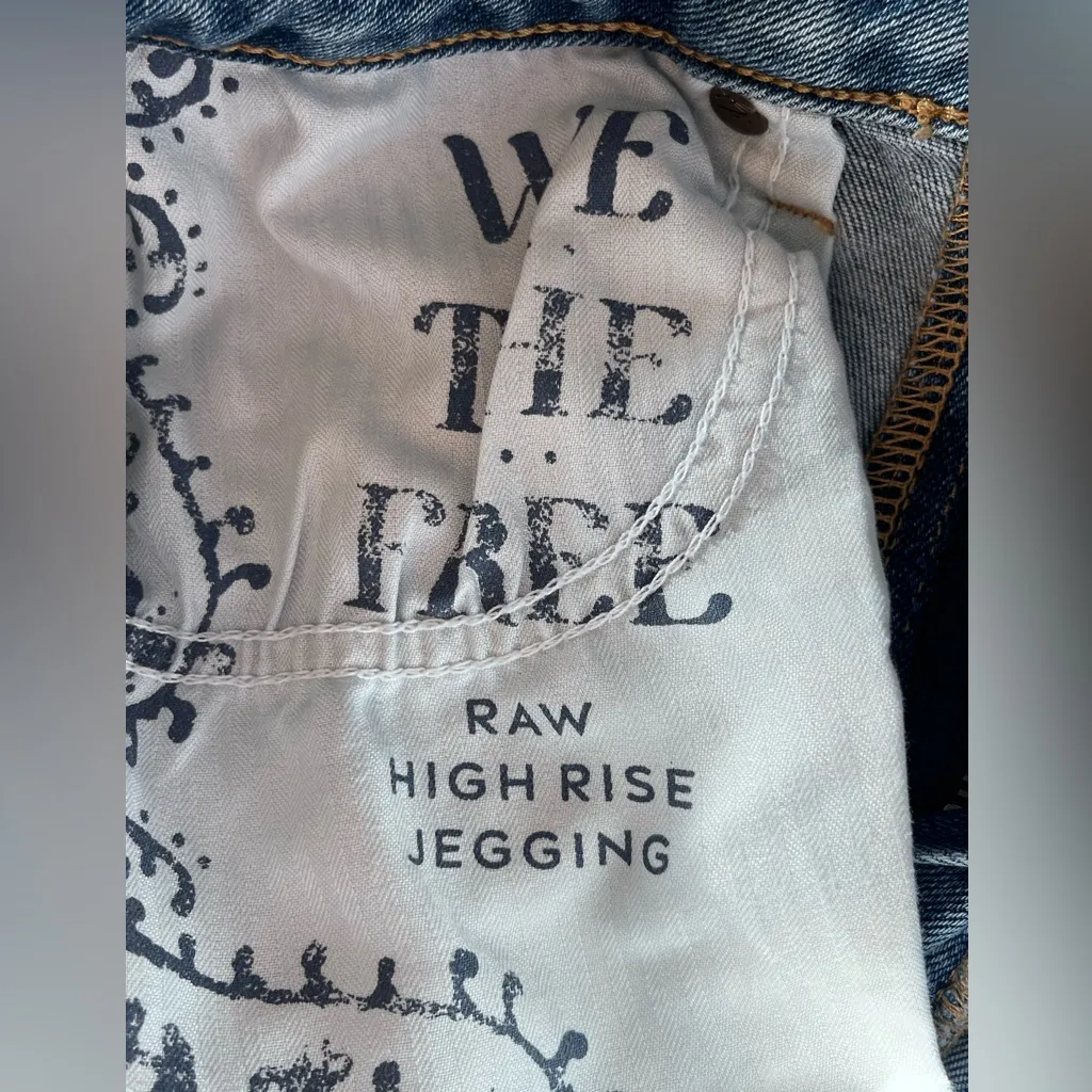 Free People We The Free Raw Hem High Rise Jogging, Med Wash, Size 28 short - Image 6