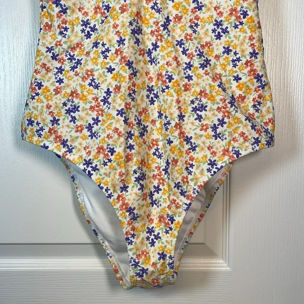 Shade & Shore Swimsuit Floral Spring Ruffle Strap Plunge Size Med EUC #0569-OC - Image 3